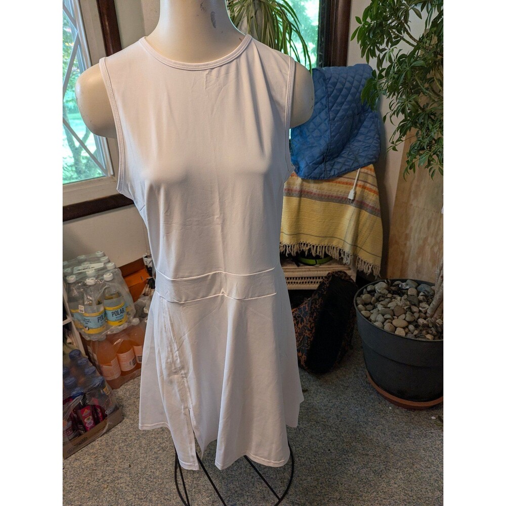 Women's wht sleeveless poly knit tennis dress with separate shorts sz 10-12
